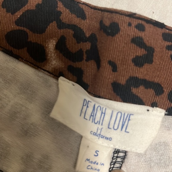 Women’s PEACH LOVE, 100% Cotton, Leopard Print, 5-Pocket Shorts, Size Small - Picture 4 of 5